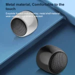 اسپیکر بلوتوث قابل حمل 5 وات با طراحی کوچک و بند دستی، مناسب استفاده در خانه، سفر و فضای باز، با کیفیت صدای شفاف و بیس قوی