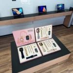 ساعت هوشمند لوکس A58 Plus Diamond با طراحی الماسی و ست کامل شامل دستبند، انگشتر، گوشواره و گردنبند