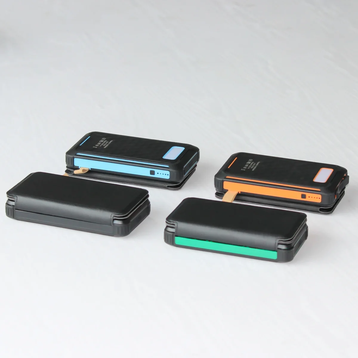 پاوربانک خورشیدی تاشو با پنل ۴ تکه و شارژ بی‌سیم، مناسب خرید عمده برای واردات و پخش تجهیزات دیجیتال و اضطراری