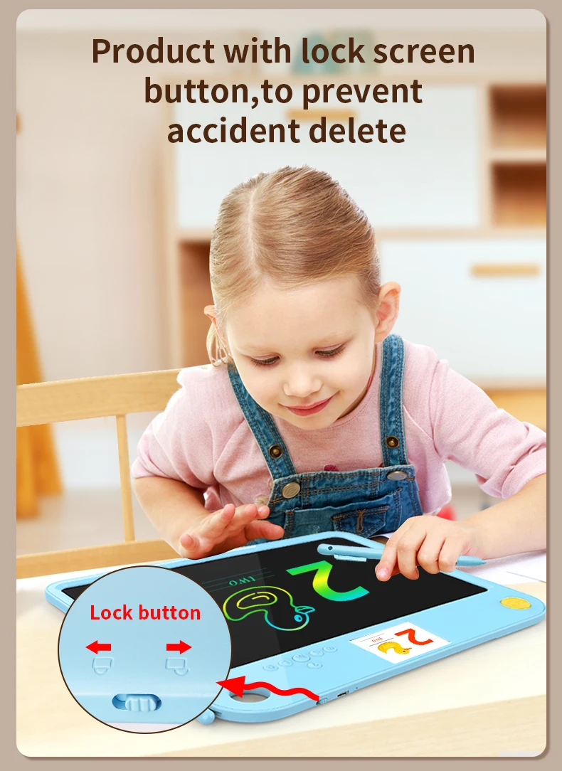 کودک در حال استفاده از تبلت نوشتاری الکترونیکی برای کشیدن نقاشی و تمرین نوشتن