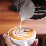 اسپرسوساز قابل حمل شارژی USB با بدنه استیل ضدزنگ و طراحی مدرن مناسب برای سفر و محل کار