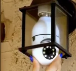 دوربین لامپی هوشمند وای‌فای با قابلیت نصب روی سرپیچ E27، مجهز به دید در شب، مکالمه دوطرفه و تشخیص حرکت برای امنیت خانه و فروشگاه