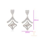 نمای نزدیک گوشواره ژوپینگ نگین‌دار کد A00607420
