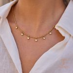 نمای نزدیک Necklaces برند J&D نگین‌دار