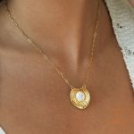 نمای نزدیک گردنبند زنجیر حلقه‌ای برند J&D