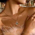 نمای نزدیک گردنبند زنجیر حلقه‌ای برند J&D