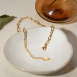زاویه دیگر Bracelets, Bangles برند J&D رنگ طلایی طرح طلا ۱۸ عیار