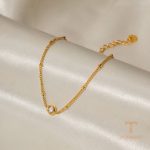 نمای نزدیک Bracelets, Bangles برند J&D نگین‌دار