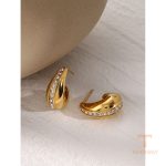 نمای نزدیک گوشواره برند J&D