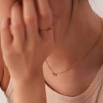 نمای بیشتر گردنبند نگین‌دار اسپرت (بدون تفکیک جنسیت)