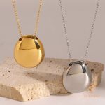 نمای نزدیک گردنبند ابکاری طلای ۱۸ عیار برند J&D