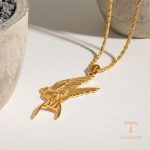 تصویر محصول گردنبند هندسی ابکاری طلای ۱۸ عیار نگین‌دار برند J&D