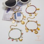 نمای نزدیک النگو ابکاری طلای ۱۸ عیار نگین‌دار برند J&D