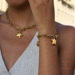 نمای نزدیک النگو ابکاری طلای ۱۸ عیار برند J&D