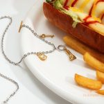 زاویه دیگر گردنبند استیل ضدزنگ ابکاری طلای ۱۸ عیار برند J&D