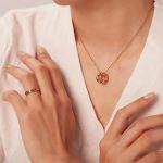 نمای بیشتر گردنبند نگین‌دار زنانه و مردانه