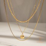 نمای بیشتر گردنبند نگین‌دار زنانه