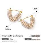 گوشواره هاگی با مروارید مصنوعی از استیل ضدزنگ با آبکاری طلای ۱۸ عیار برند J&D - تصویر 7