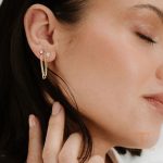 تصویر محصول گوشواره آبکاری طلای ۱۸ عیار نگین‌دار برند J&D کد JDEW2405028