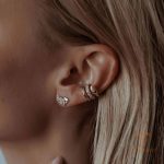 تصویر محصول گوشواره آبکاری طلای ۱۸ عیار نگین‌دار برند J&D کد JDE0112053