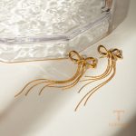 گوشواره اویز بلند استیل ضدزنگ آبکاری طلای ۱۸ عیار نگین‌دار برند J&D کد JDEW2405012