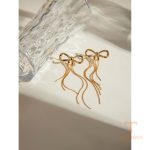 زاویه دیگر گوشواره استیل ضدزنگ آبکاری طلای ۱۸ عیار برند J&D کد JDEW2405012
