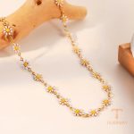 نمای نزدیک گردنبند آبکاری طلای ۱۸ عیار برند J&D