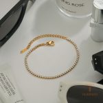 زاویه دیگر دستبند استیل ضدزنگ آبکاری طلای ۱۸ عیار برند J&D کد JDB0112060-1
