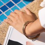 نمای نزدیک دستبند چندتایی آبکاری دو رنگ برند J&D کد JDB0303015