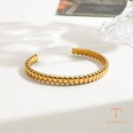 زاویه دیگر النگو استیل ضدزنگ آبکاری طلای ۱۸ عیار برند J&D کد JDB0304007