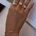 نمای نزدیک دستبند آبکاری طلای ۱۸ عیار برند J&D کد JDB0307018