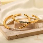 تصویر محصول النگو آبکاری طلای ۱۸ عیار نگین‌دار برند J&D کد JDB201466-WT