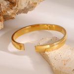 نمای نزدیک النگو آبکاری طلای ۱۸ عیار برند J&D کد JDB2409007