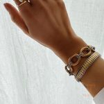 زاویه دیگر دستبند استیل ضدزنگ آبکاری طلای ۱۸ عیار برند J&D کد JDB2410005