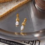 نمای بیشتر گوشواره اویز طرح قطره‌ای نگین‌دار اسپرت (بدون تفکیک جنسیت) کد JDE0106057