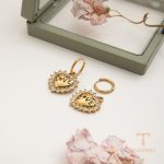 نمای بیشتر گوشواره قلب نگین‌دار زنانه کد JDE0205008