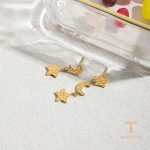 زاویه دیگر گوشواره استیل ضدزنگ آبکاری طلای ۱۸ عیار برند J&D کد JDE0206001