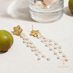 زاویه دیگر گوشواره استیل ضدزنگ آبکاری طلای ۱۸ عیار برند J&D کد JDE0207001
