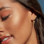 زاویه دیگر گوشواره استیل ضدزنگ آبکاری طلای ۱۸ عیار برند J&D کد JDE0212031