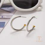 زاویه دیگر گوشواره استیل ضدزنگ آبکاری دو رنگ برند J&D کد JDE0305024