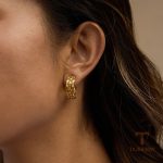 نمای مدل قفل و اتصالات گوشواره حلقه‌ای | گوشواره آویز بلند آبکاری طلای ۱۸ عیار کد JDE0308032