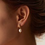 نمای مدل قفل و اتصالات گوشواره حلقه‌ای آبکاری طلای ۱۸ عیار PVD کد JDE201888