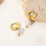 تصویر محصول گوشواره حلقه‌ای آبکاری طلای ۱۸ عیار PVD نگین اتمی و مروارید مصنوعی برند J&D کد JDE201888