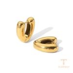 نمای نزدیک گوشواره آبکاری طلای ۱۸ عیار برند J&D کد JDE202155