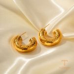 نمای نزدیک گوشواره حلقه‌ای آبکاری طلای سفید (رادیوم) برند J&D کد JDE2307018-S