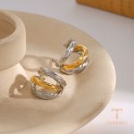 زاویه دیگر گوشواره استیل ضدزنگ آبکاری دو رنگ برند J&D کد JDE2405020