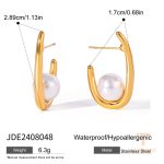 نمای نزدیک گوشواره حلقه‌ای آبکاری طلای ۱۸ عیار نگین‌دار برند J&D کد JDE2408048