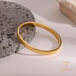 نمای نزدیک دستبند آبکاری طلای ۱۸ عیار برند J&D کد JDR2409030