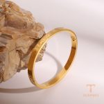 زاویه دیگر دستبند استیل ۳۰۴ (رنگ ثابت) | استیل ضدزنگ آبکاری طلای ۱۸ عیار برند J&D کد JDR2409030