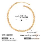 نمای نزدیک گردنبند آبکاری طلای ۱۸ عیار بدون نگین برند J&D